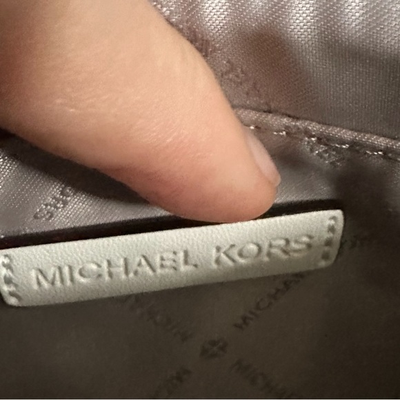 Mk logo zip clutch/wristlet nwt with bonus gift - Picture 6 of 6